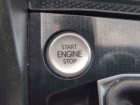 Used 2025 Volkswagen Taos SE image 16