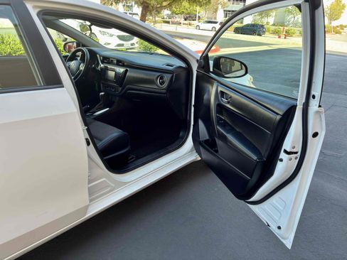 Used 2017 Toyota Corolla SE FWD image 25