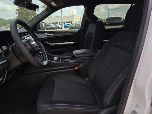New 2026 Jeep Grand Cherokee L Laredo RWD image 10