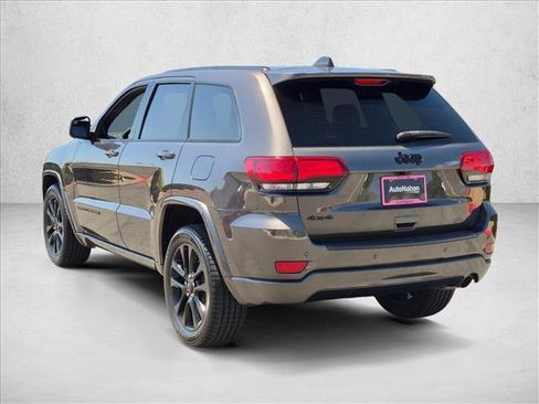 Used 2021 Jeep Grand Cherokee Laredo X AWD/4WD image 8
