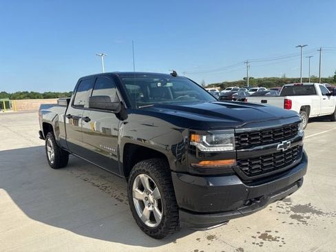 Used 2017 Chevrolet Silverado 1500 Custom w/ Custom Convenience Package RWD image 1