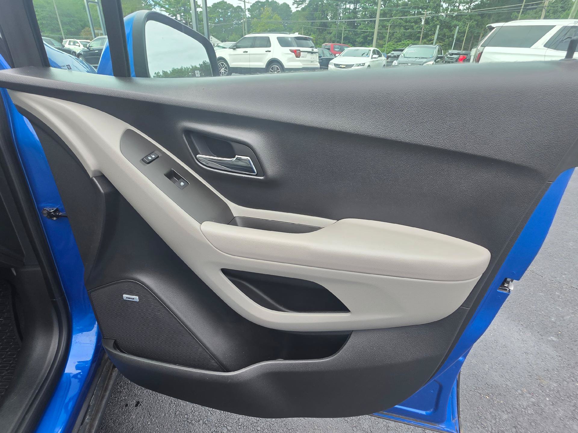 Used 2015 Chevrolet Trax LT w/ LT Sun and Sound Package FWD image 13