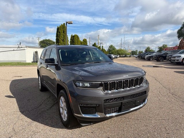 Used 2022 Jeep Grand Cherokee L Limited AWD/4WD image 8