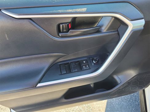 Used 2021 Toyota RAV4 LE image 16
