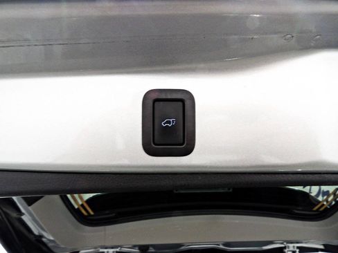 Used 2019 Toyota Highlander SE AWD/4WD image 15