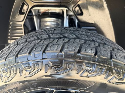 Used 2026 GMC Hummer EV SUV AWD/4WD image 37