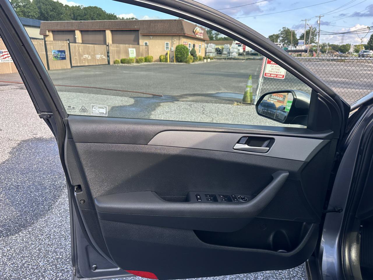 Used 2018 Hyundai Sonata SE FWD image 17