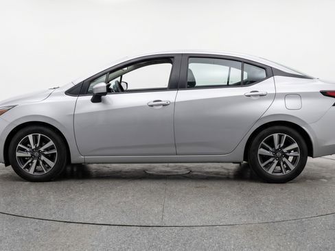 Used 2025 Nissan Versa SV FWD image 5