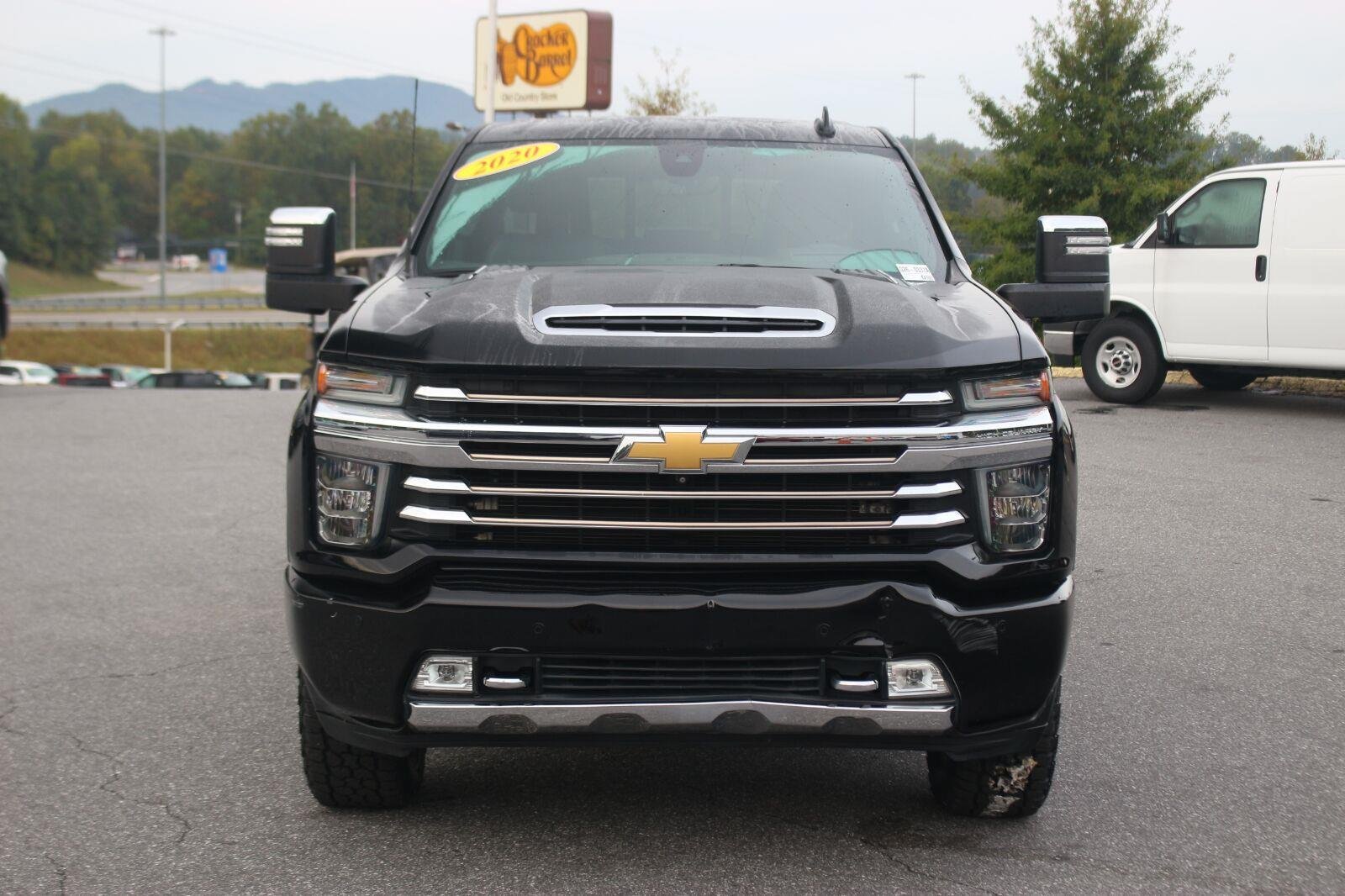 Used 2020 Chevrolet Silverado 2500 High Country AWD/4WD image 2