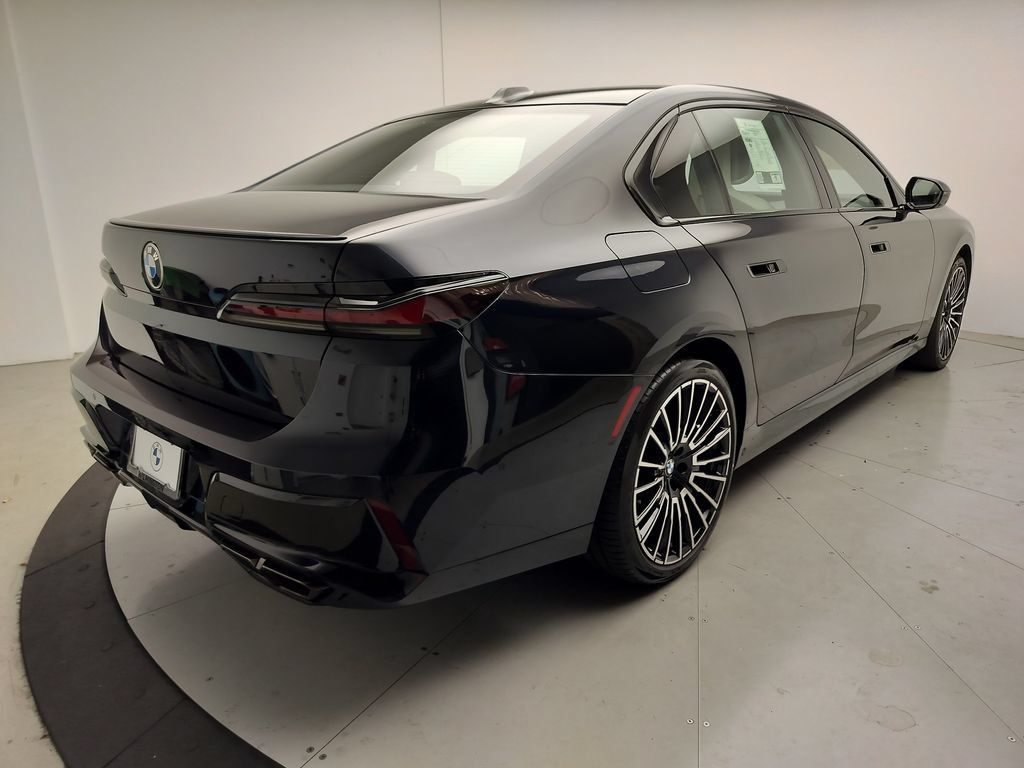Certified 2025 BMW 760i xDrive w/ Executive Package AWD/4WD image 3