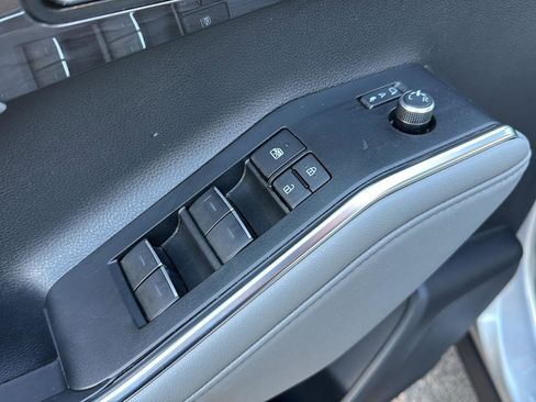 Used 2024 Toyota Highlander Platinum image 32