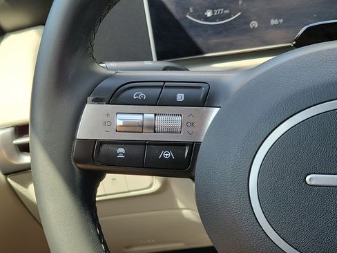 Used 2025 Hyundai Tucson SEL FWD image 17