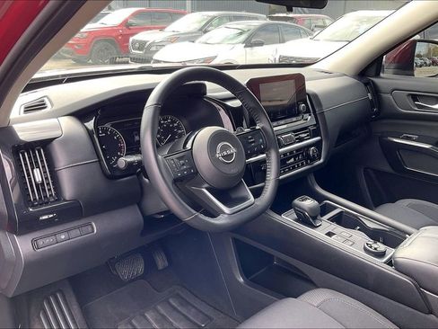 Used 2022 Nissan Pathfinder SV AWD/4WD image 17