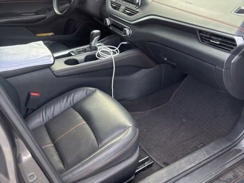 Used 2022 Nissan Altima 2.5 SR w/ Midnight Edition Package image 2