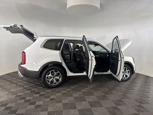 Certified 2022 Kia Telluride EX image 16