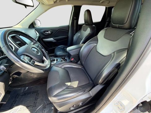 Used 2018 Jeep Cherokee Latitude Plus w/ Cold Weather Group FWD image 22