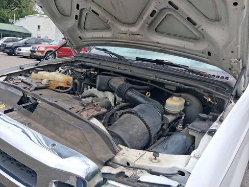 Used 2005 Ford Excursion XLT AWD/4WD image 40