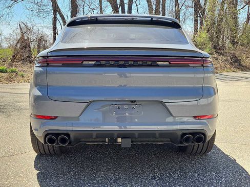 Certified 2025 Porsche Cayenne Coupe AWD/4WD image 5