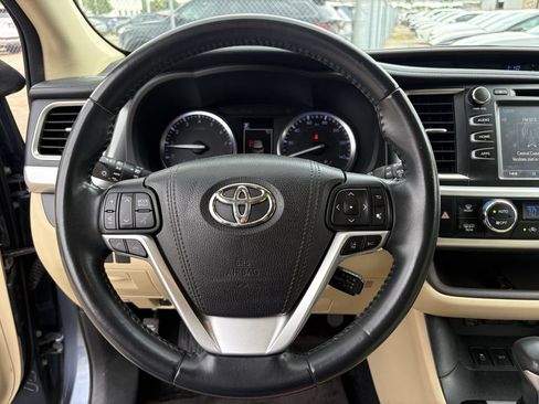 Used 2018 Toyota Highlander XLE FWD image 14