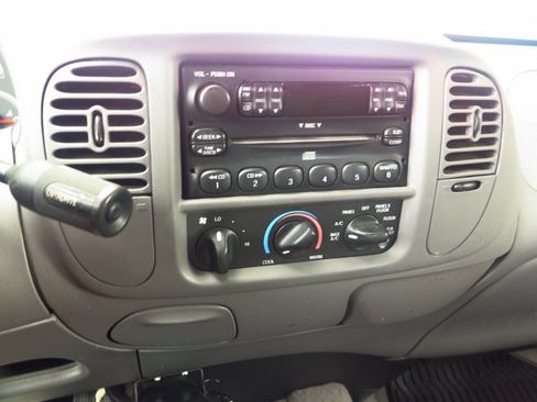 Used 2003 Ford F150 XLT RWD image 10