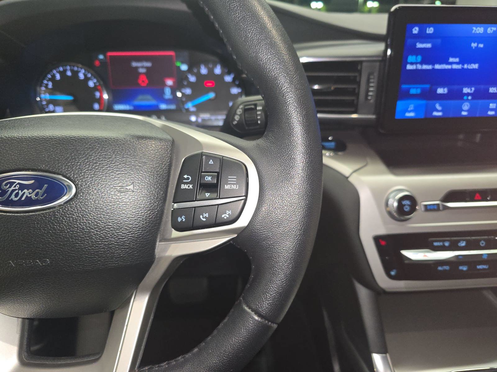 Used 2023 Ford Explorer XLT w/ Equipment Group 202A RWD image 18