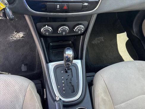 Used 2014 Chrysler 200 Touring FWD image 14