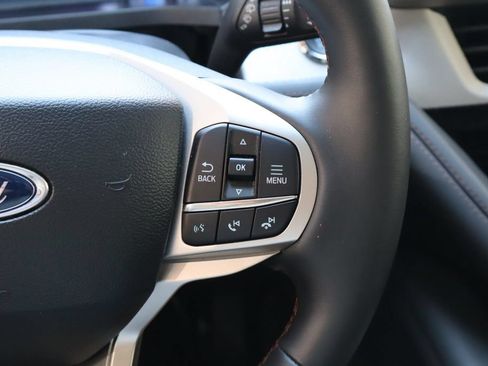 Used 2025 Ford Explorer Active AWD/4WD image 24