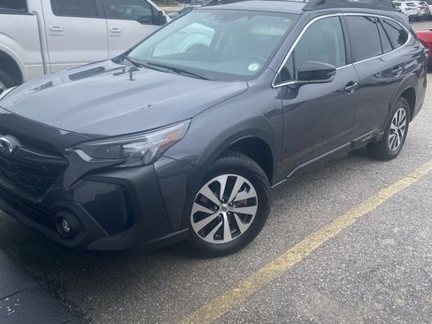 Used 2024 Subaru Outback Premium AWD/4WD image 1