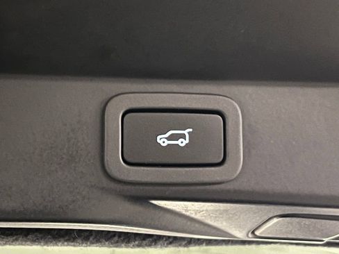 Used 2016 Land Rover Range Rover Sport HSE image 38