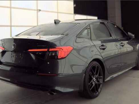 Used 2023 Honda Civic Sport image 5