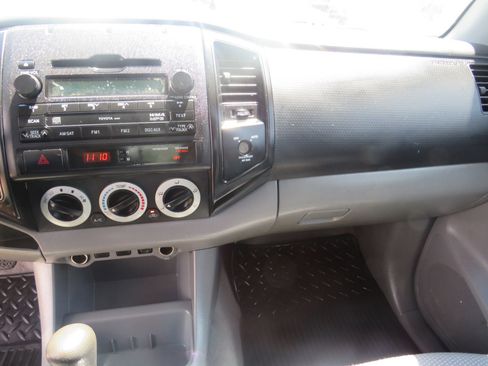 Used 2011 Toyota Tacoma PreRunner image 13