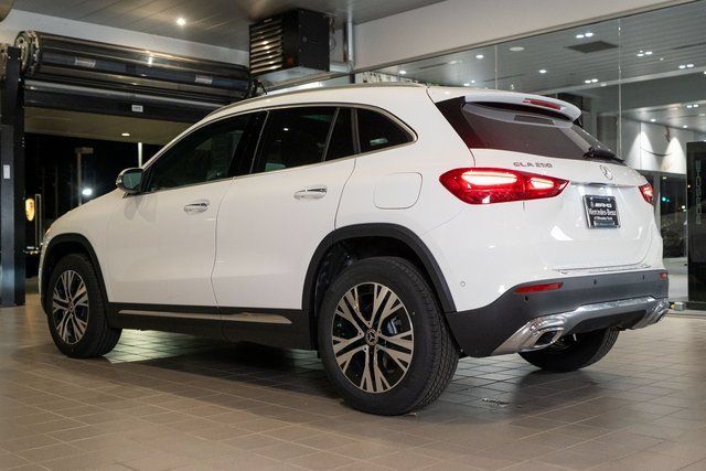 Used 2026 Mercedes-Benz GLA 250 4MATIC image 4