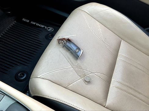 Used 2019 Lexus ES 350 w/ Accessory Package 2 FWD image 35
