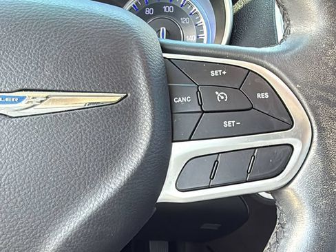 Used 2018 Chrysler 300 Touring L RWD image 32