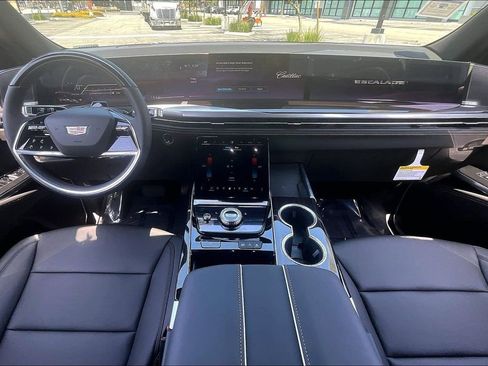 New 2026 Cadillac Escalade 4WD w/ LPO, Floor Liner Package image 7