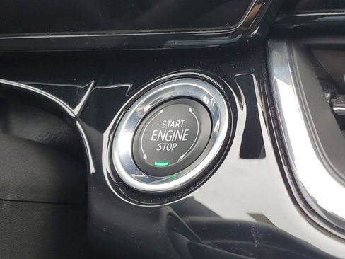 Used 2025 Chevrolet Trax RS w/ Sunroof Package image 19