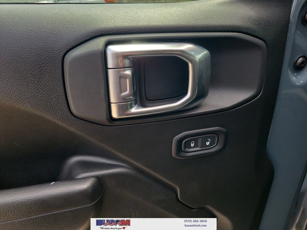 Used 2025 Jeep Wrangler Sport AWD/4WD image 14