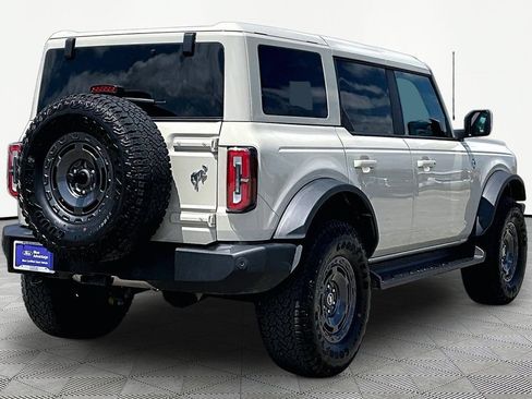 Certified 2025 Ford Bronco Outer Banks w/ Sasquatch Package AWD/4WD image 2
