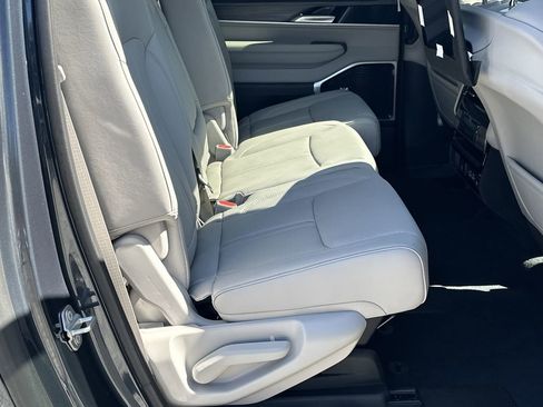 Used 2024 Jeep Wagoneer L Series III w/ Premium Group I image 16