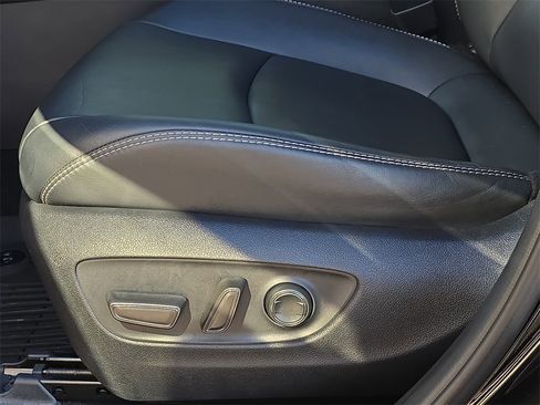 Used 2021 Toyota RAV4 XLE Premium image 27