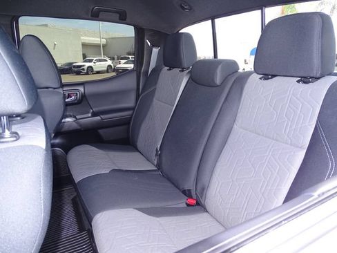 Used 2023 Toyota Tacoma TRD Off-Road w/ Technology Package AWD/4WD image 9