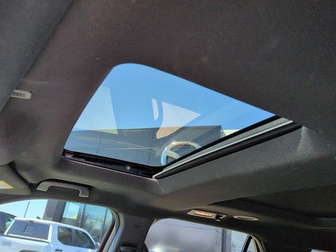 Used 2017 Ford Explorer Limited image 10