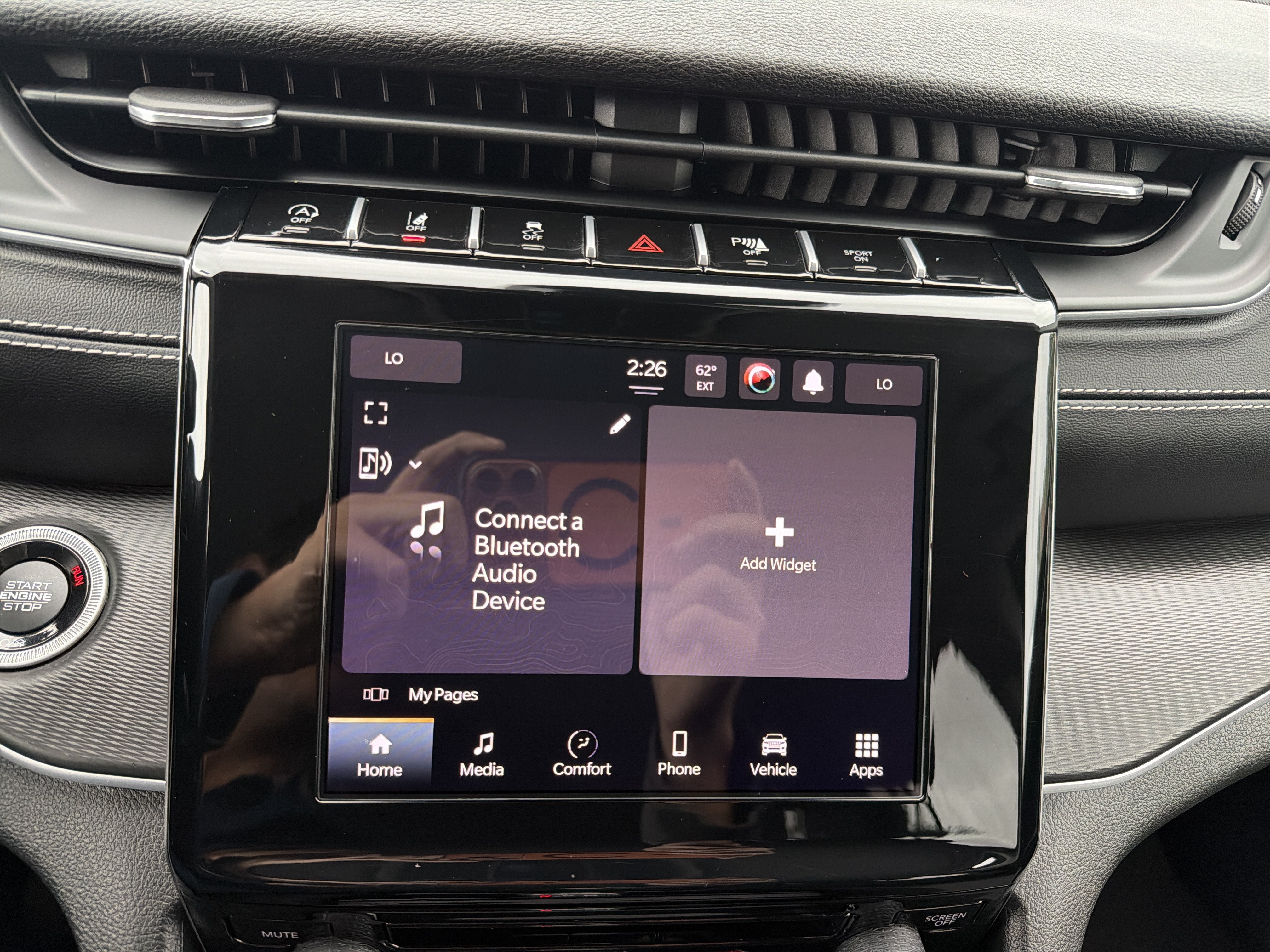 Used 2024 Jeep Grand Cherokee Laredo AWD/4WD image 19
