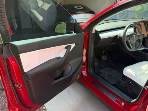 Used 2021 Tesla Model Y Long Range AWD/4WD image 3
