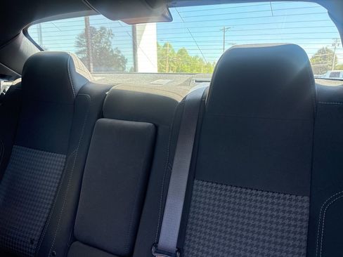 Used 2023 Dodge Challenger SXT image 5