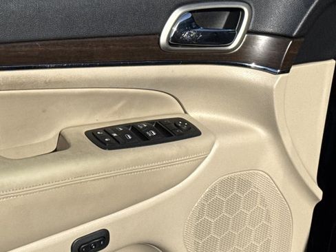 Used 2016 Jeep Grand Cherokee Limited w/ Luxury Group II image 17