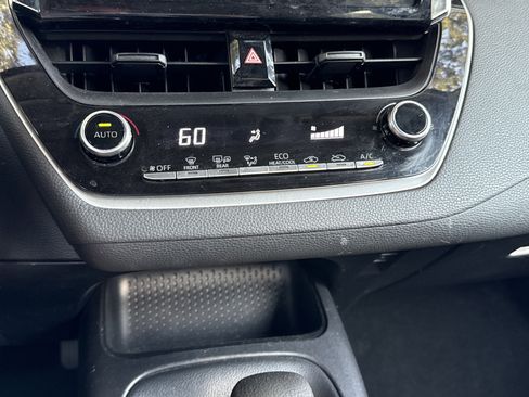 Used 2020 Toyota Corolla LE image 15