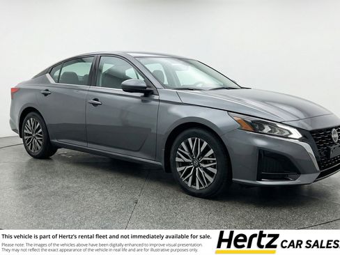 Used 2025 Nissan Altima 2.5 SV image 1