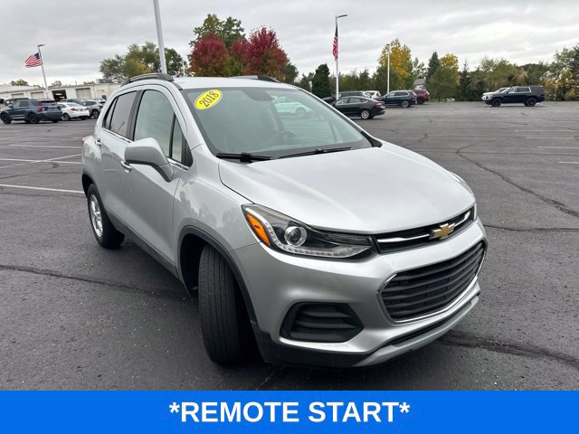 Used 2018 Chevrolet Trax LT w/ LT Convenience Package FWD image 2