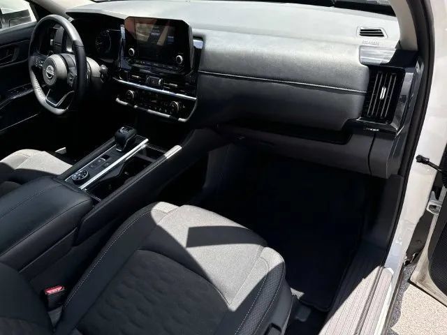 Certified 2025 Nissan Pathfinder SV AWD/4WD image 29